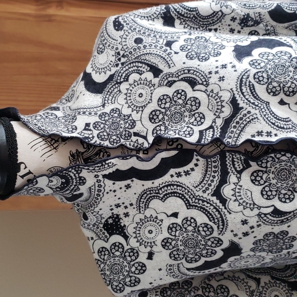 Venario wool blend reversible  cardigan - Picture 2 of 13